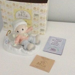 Precious Moments - Angels On Earth